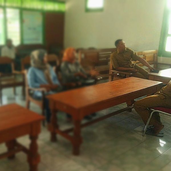 Di Duga Menyalahgunakan Wewenang, Menghambat Pelayanan ke Warga