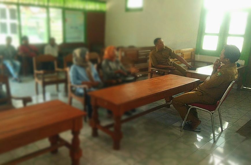 Di Duga Menyalahgunakan Wewenang, Menghambat Pelayanan ke Warga